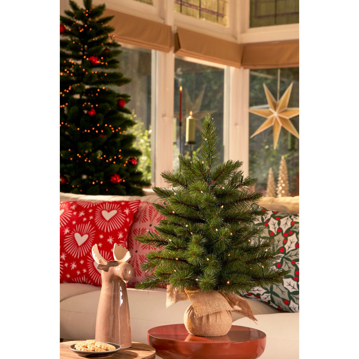 Forest Frosted Künstlicher Weihnachtsbaum aus Jute mit LED-Beleuchtung – H60 x Ø46 cm – Grün
