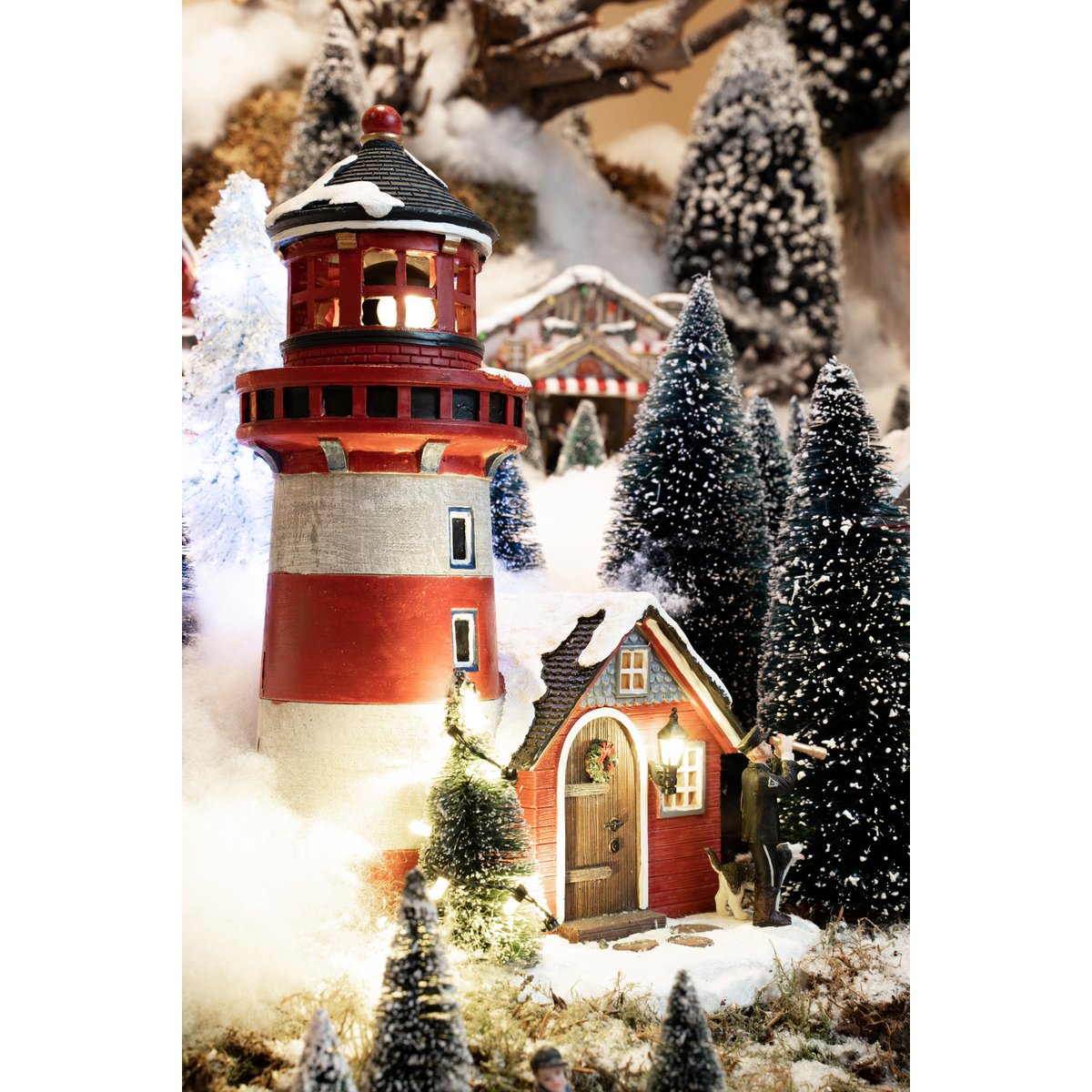 LuVille Weihnachtsdorf Miniatur-Borstenbäume – 21 Stück – H22 x Ø8 cm