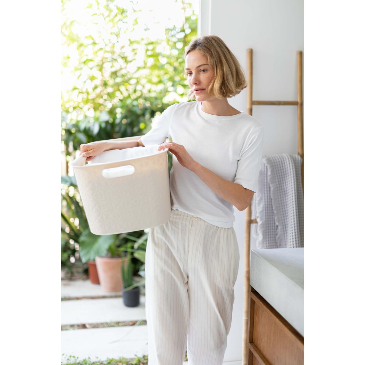 V2HE5DA5F20D5E9A99B0A7E53354651126FR7486910P8