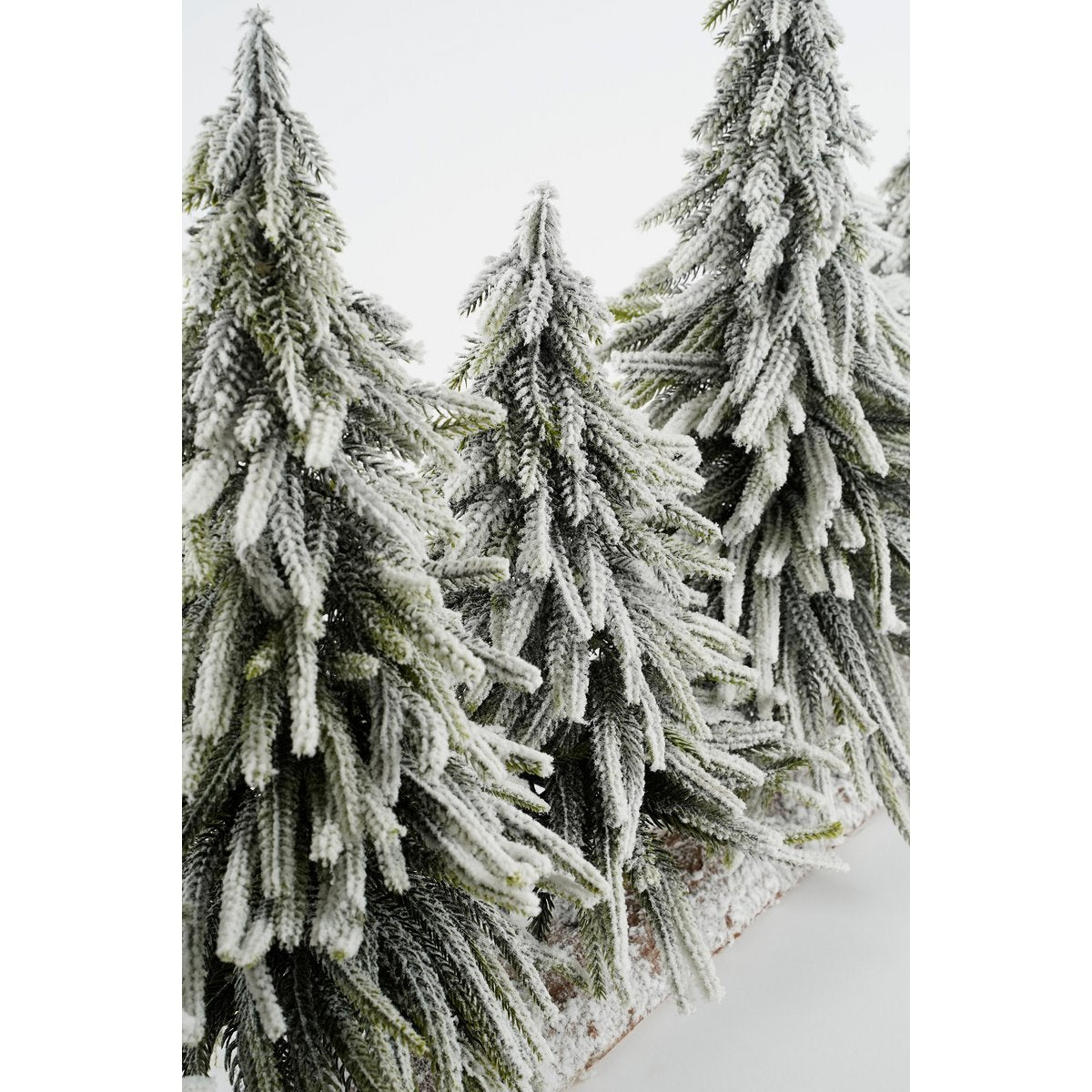 Deko-Baumstamm mit künstlichen Weihnachtsbäumen – L80 x H40 cm – grün gefrostet