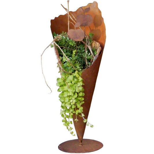 Rostdeko Pflanztüte auf Bodenplatte | Edelrost Gartendeko Pflanzvase aus Metall