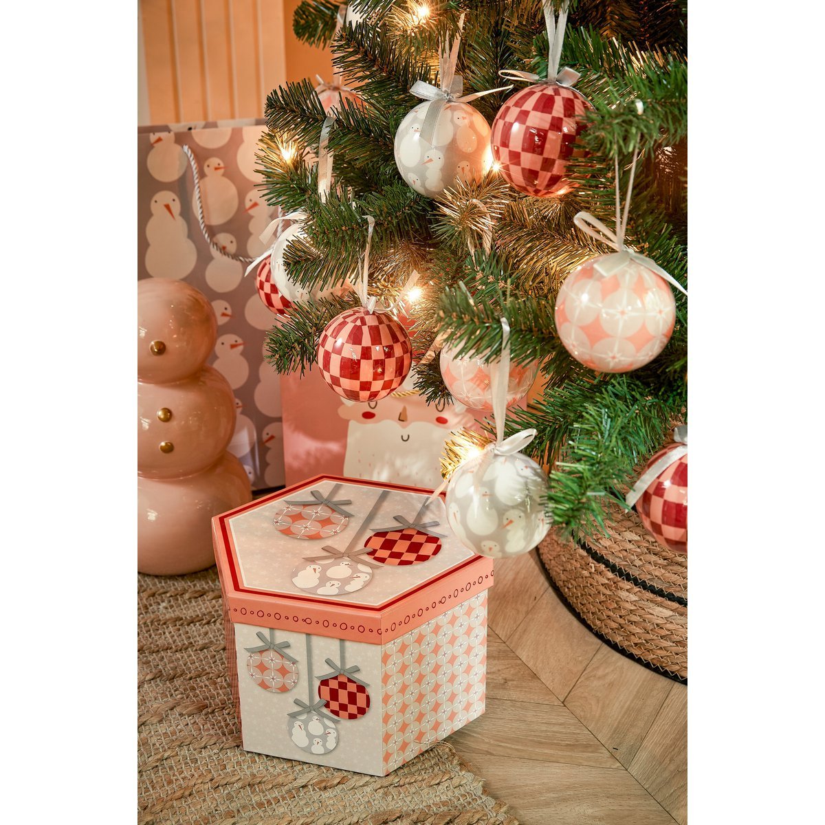 Geschenkset Weihnachtskugeln – 14 Stück – Ø8 cm – unzerbrechlich – Pfirsich, Grau