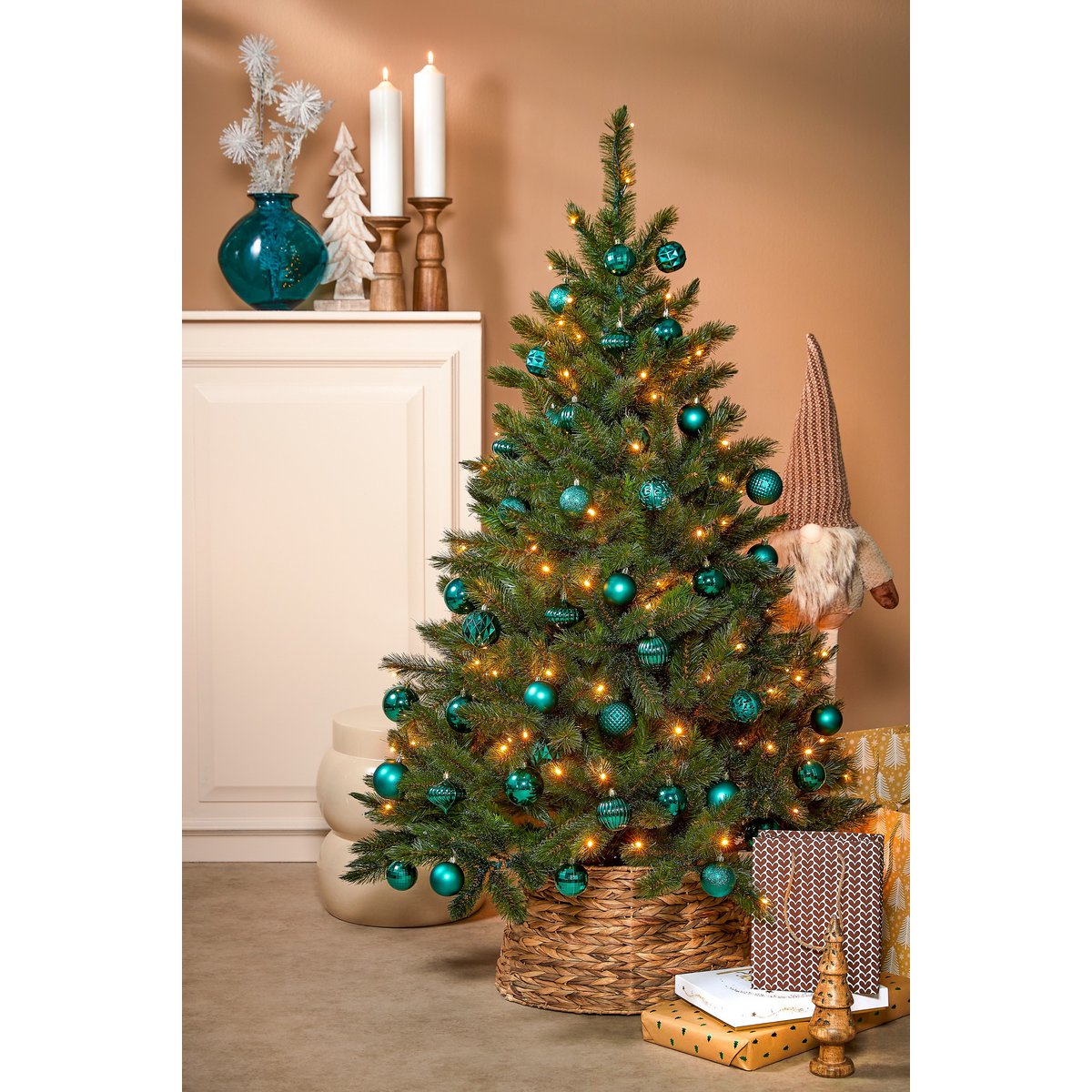 Bristlecone Künstlicher Weihnachtsbaum mit LED-Beleuchtung – H215 x Ø127 cm – Dunkelgrün