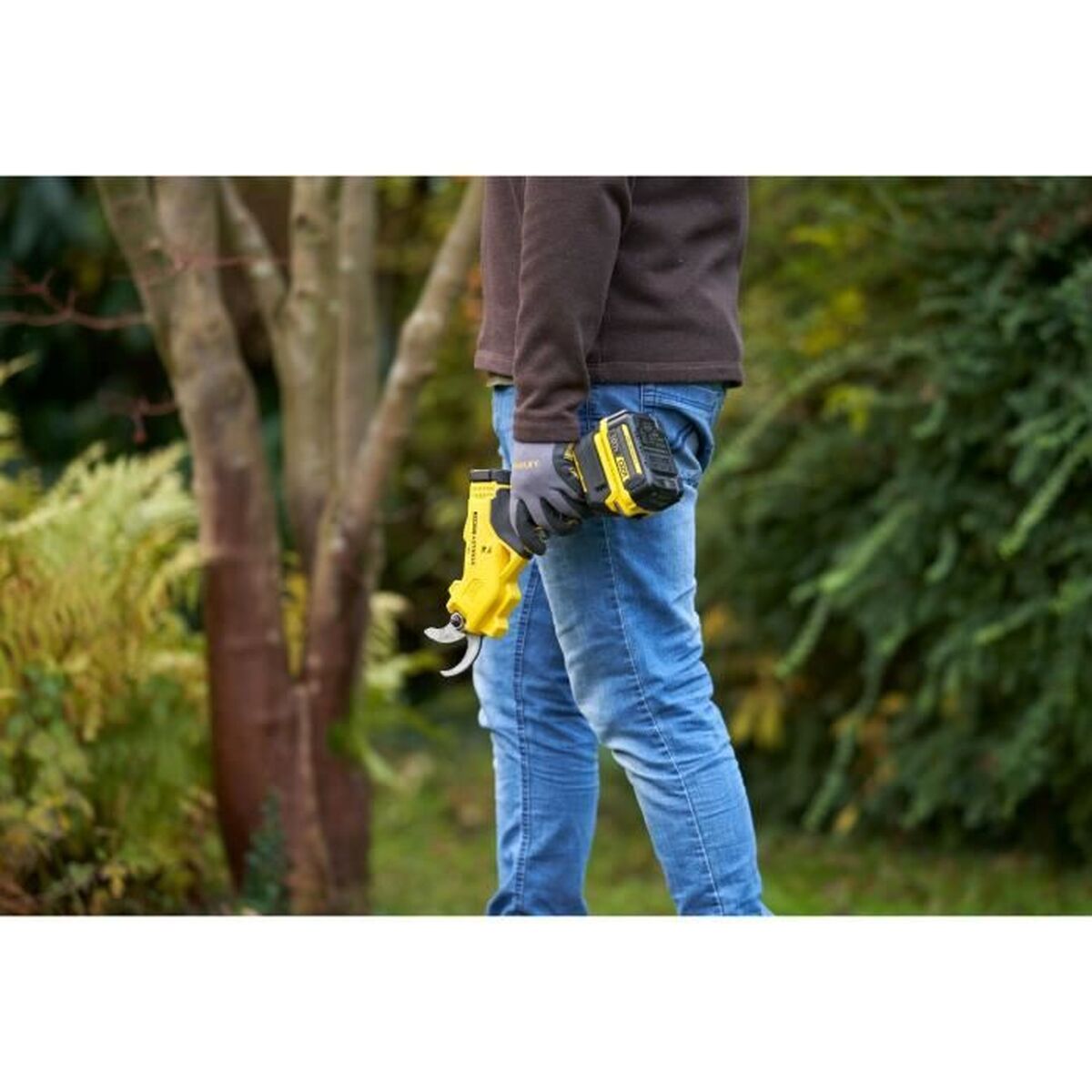 V2H9C4F9318B24385EB21C6DCE66EE4061ER7424242P4