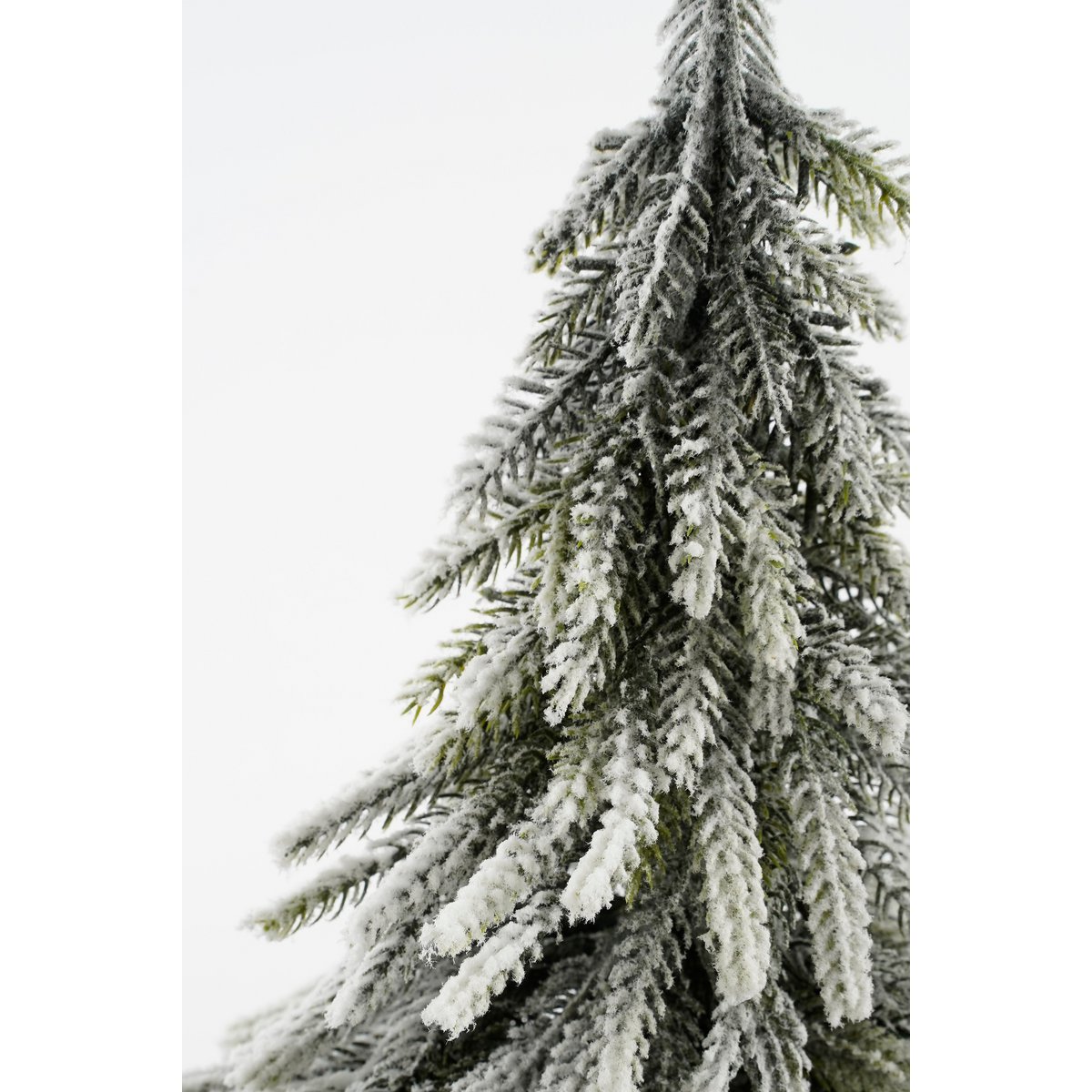 Deko-Baumstamm mit künstlichen Weihnachtsbäumen – L80 x H40 cm – grün gefrostet